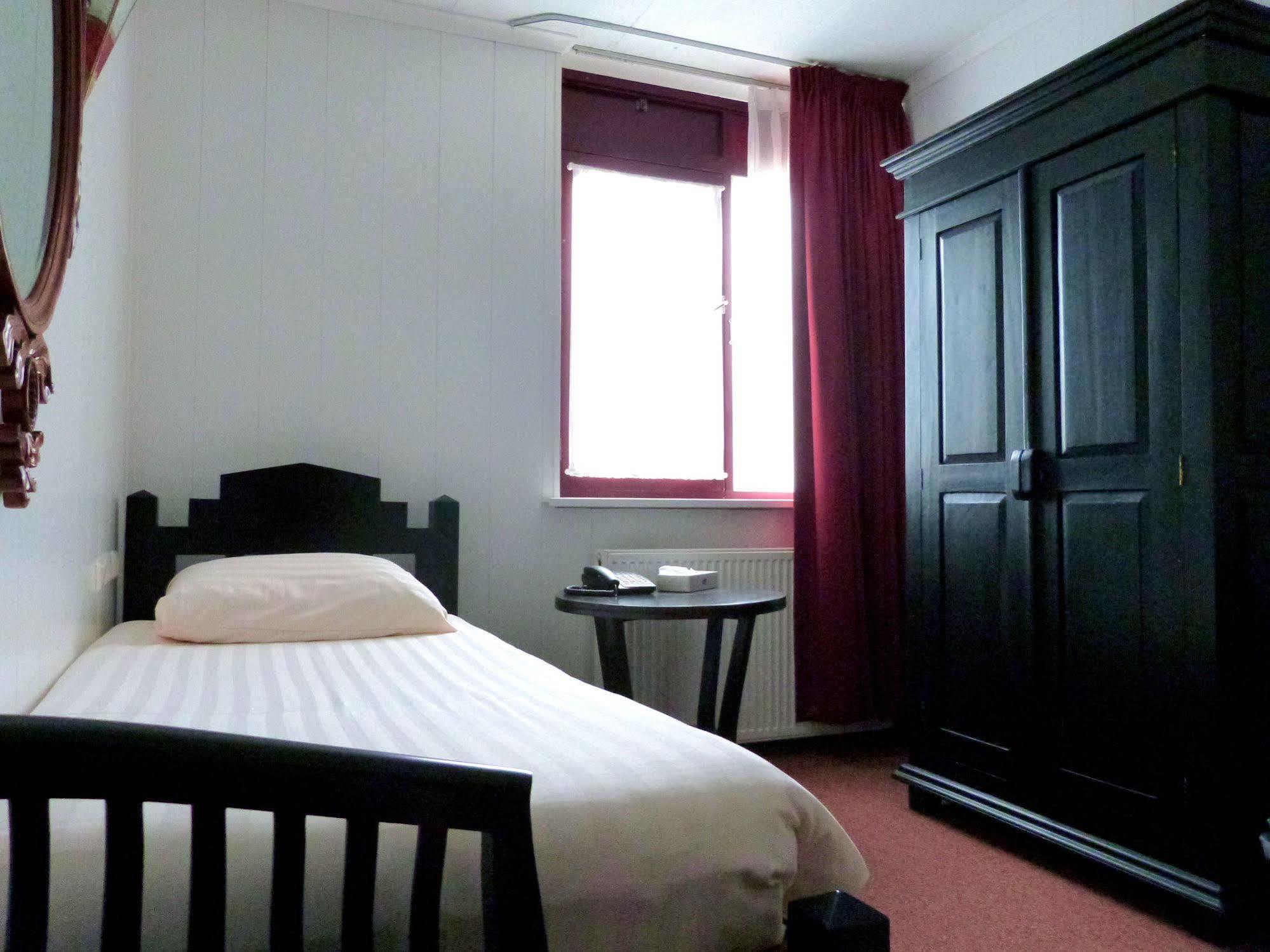 Hotel Wienerhof Ден Хелдер Екстериор снимка